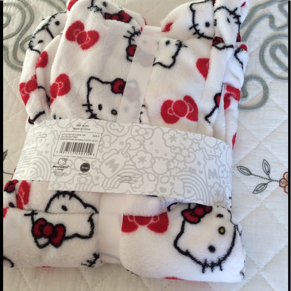 Hello kitty pajamas - Picture 2 of 2